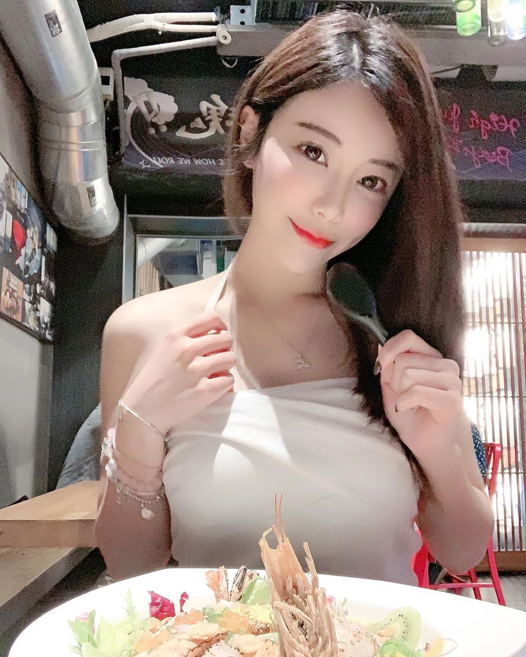 3913068.webp