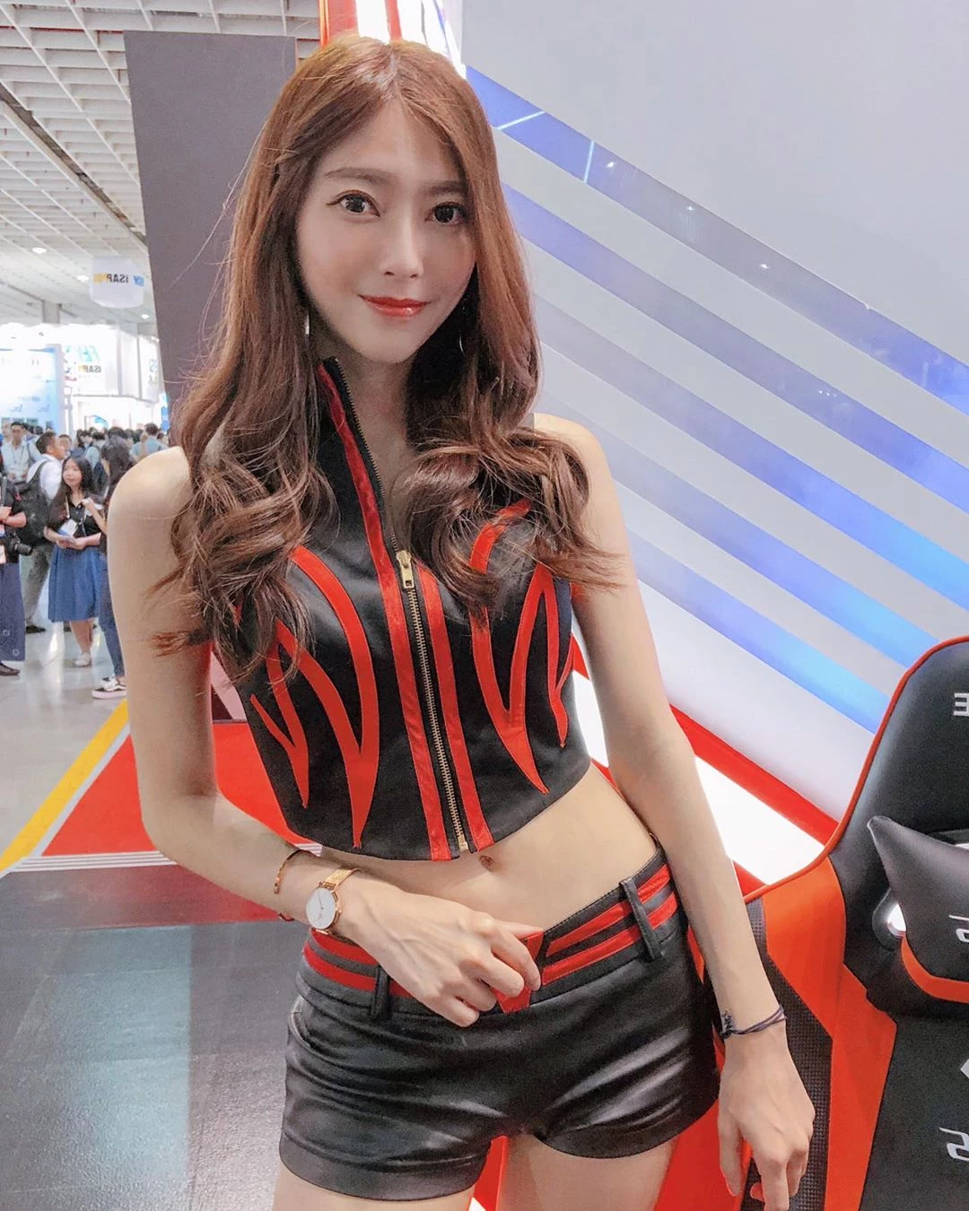 3913408.webp