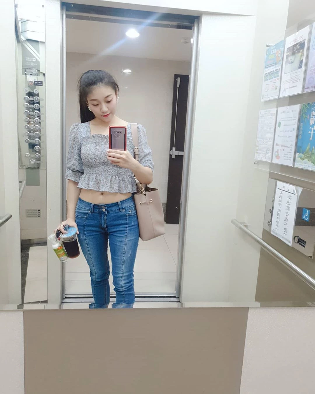 3932012.webp