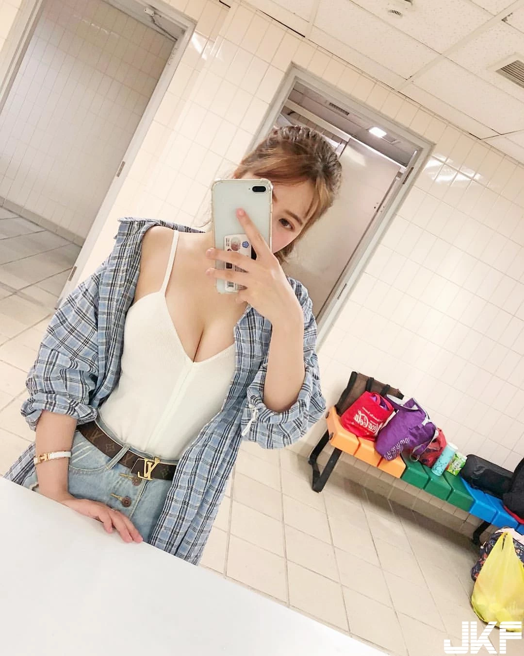 4663957.webp