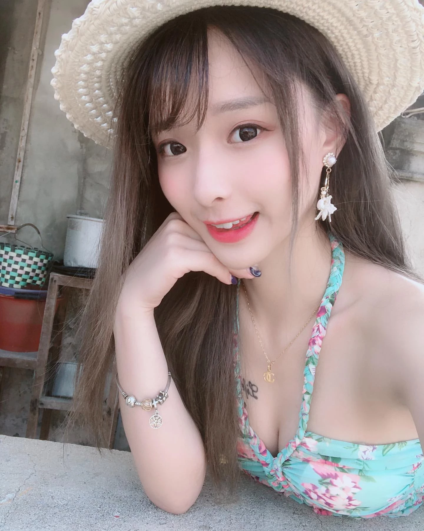 4382252.webp