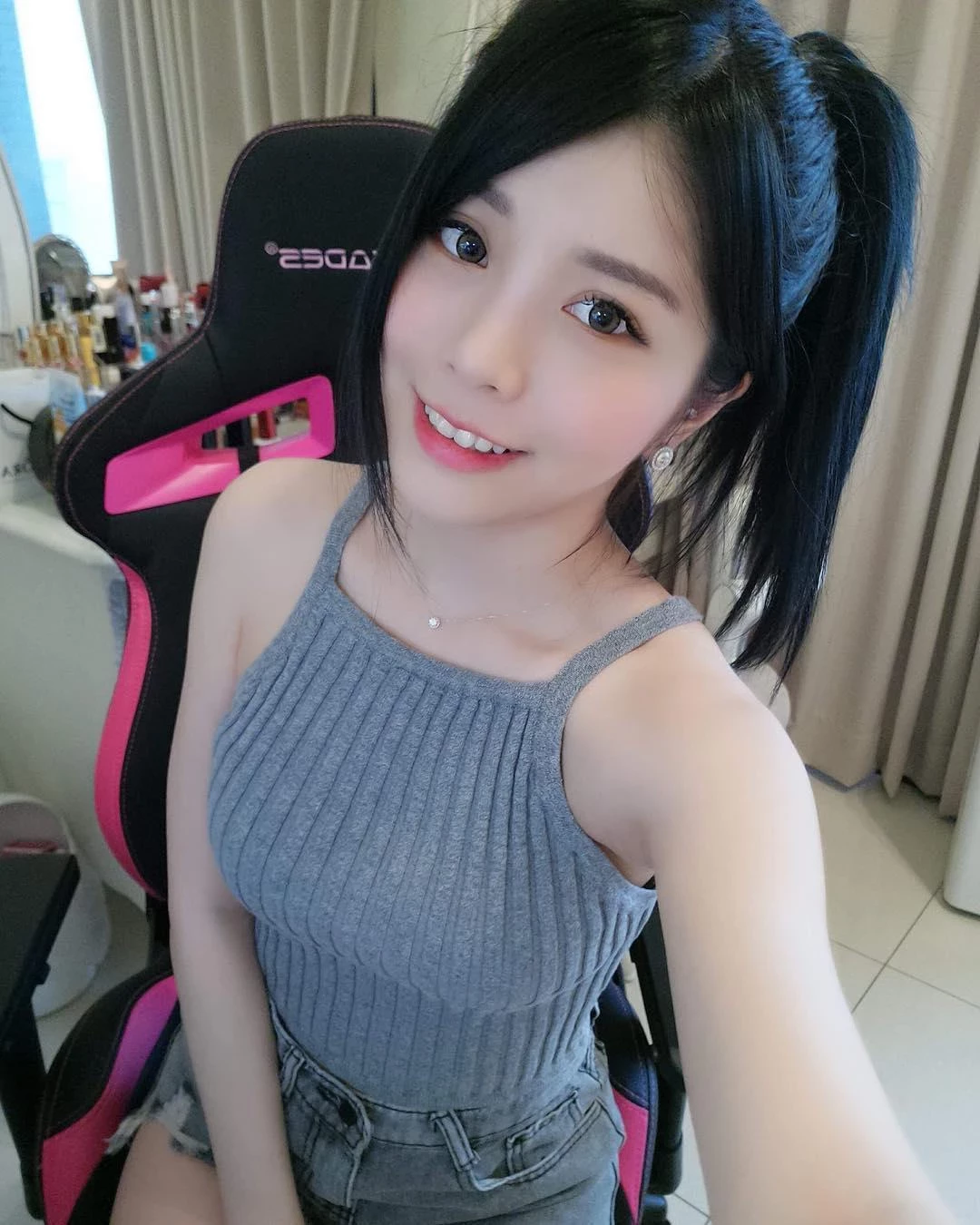 4266817.webp