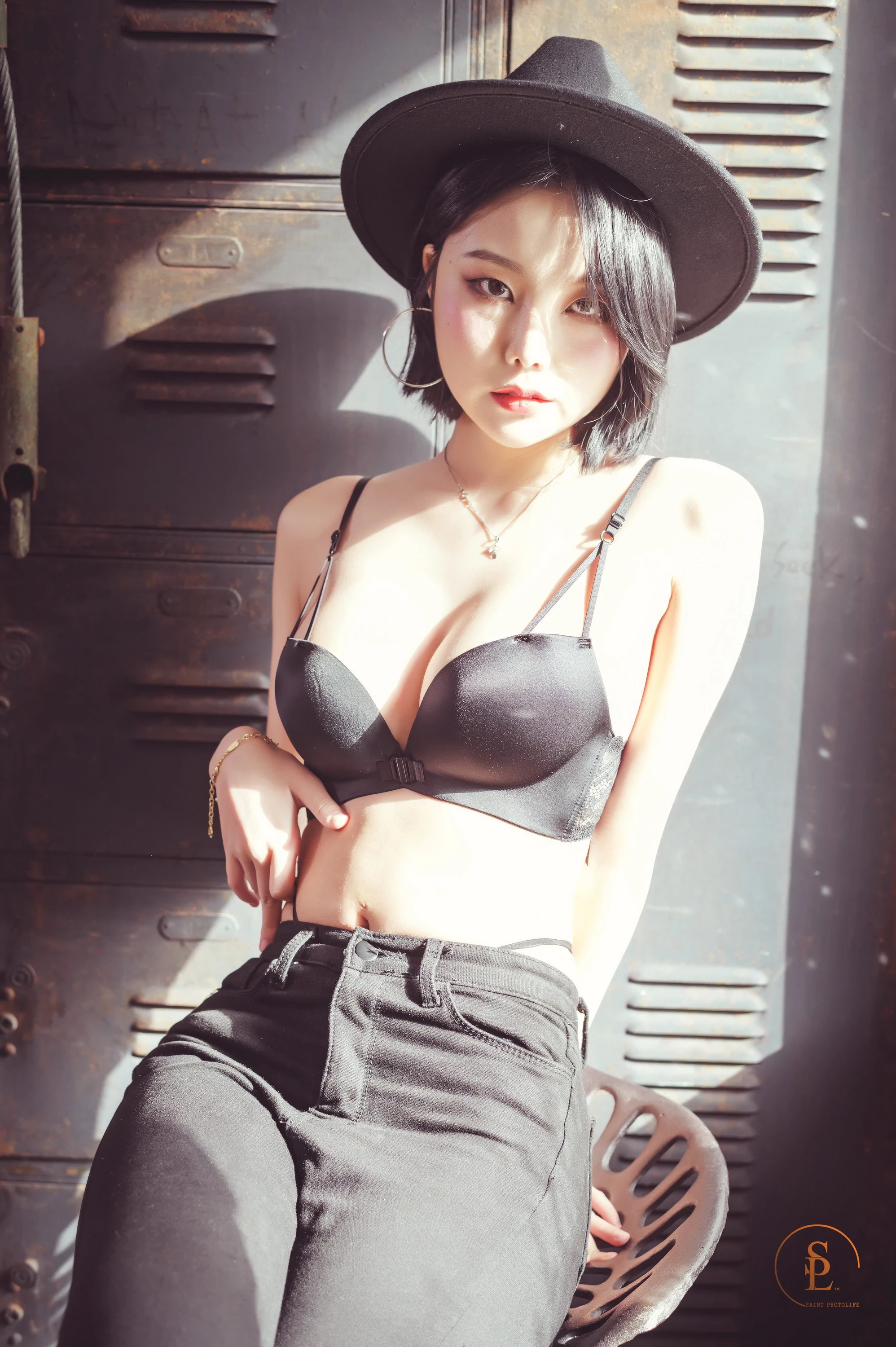 28692801.webp
