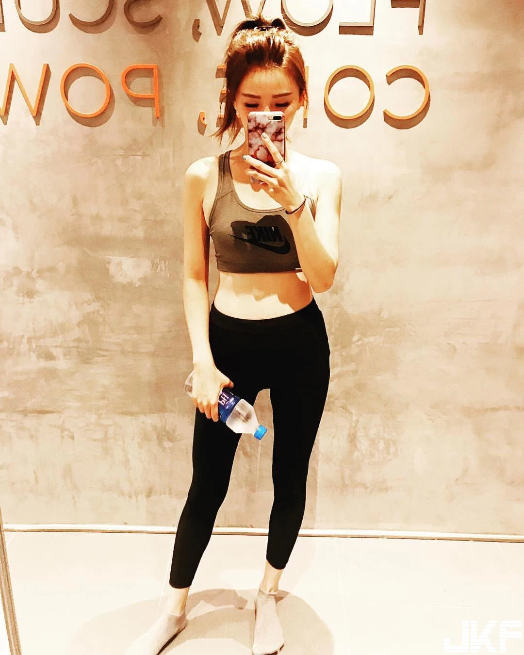 4644306.webp