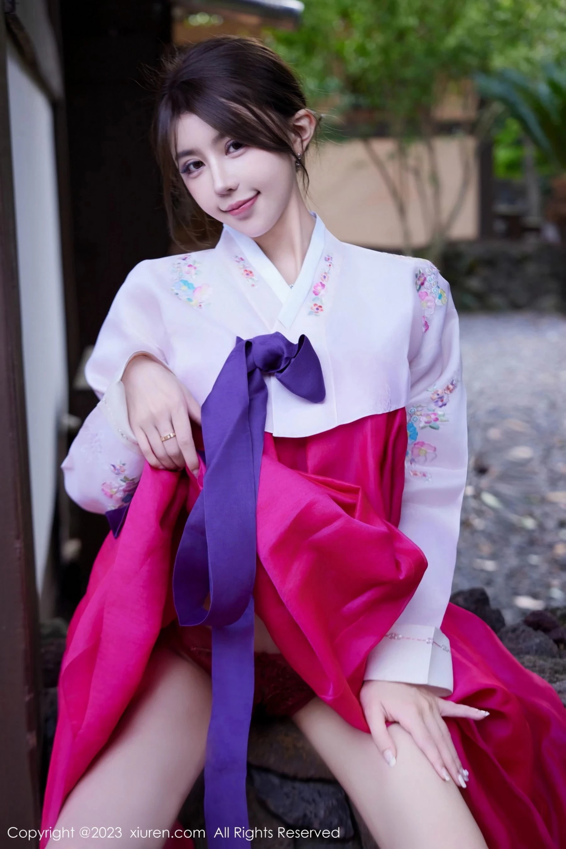 28494530.webp