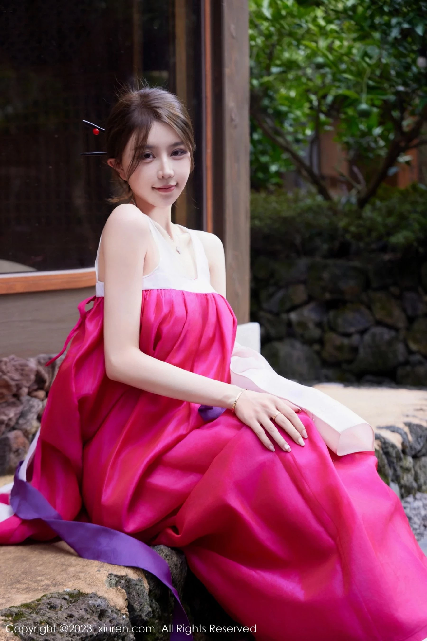 28494537.webp