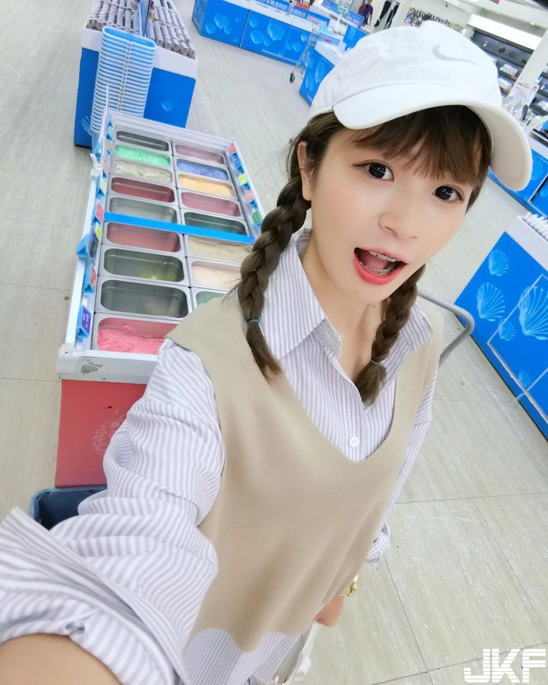16809554.webp