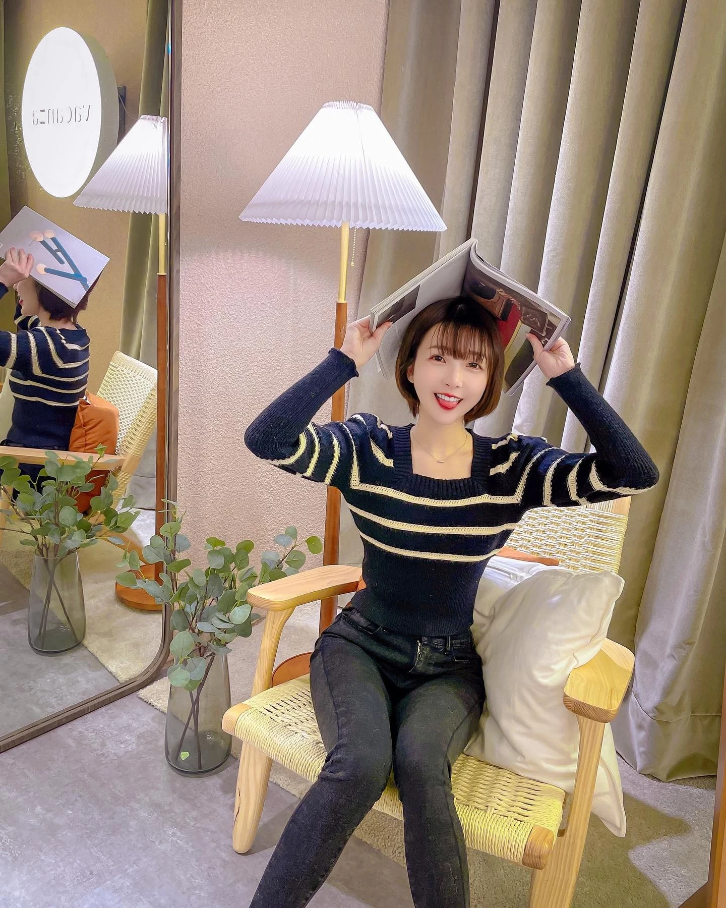 22061837.webp