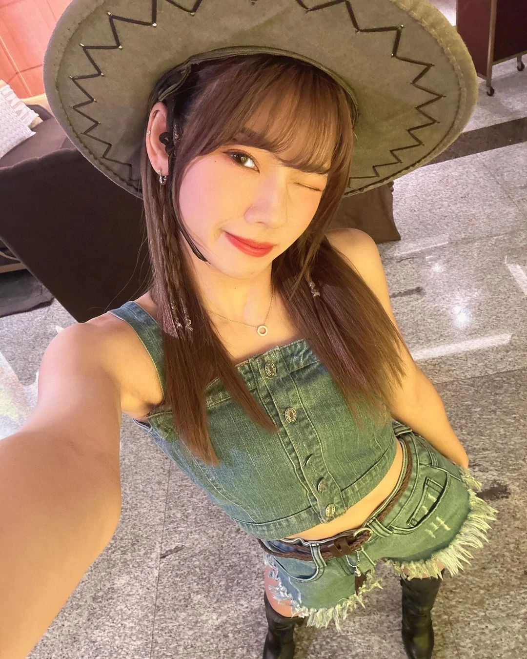 29749082.webp
