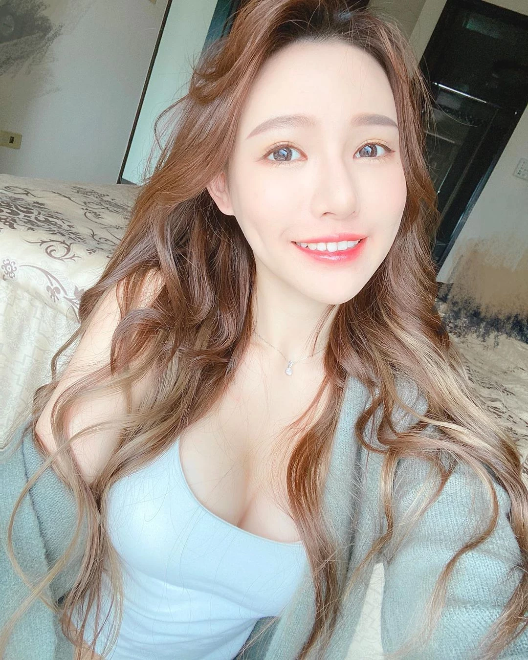 4099328.webp