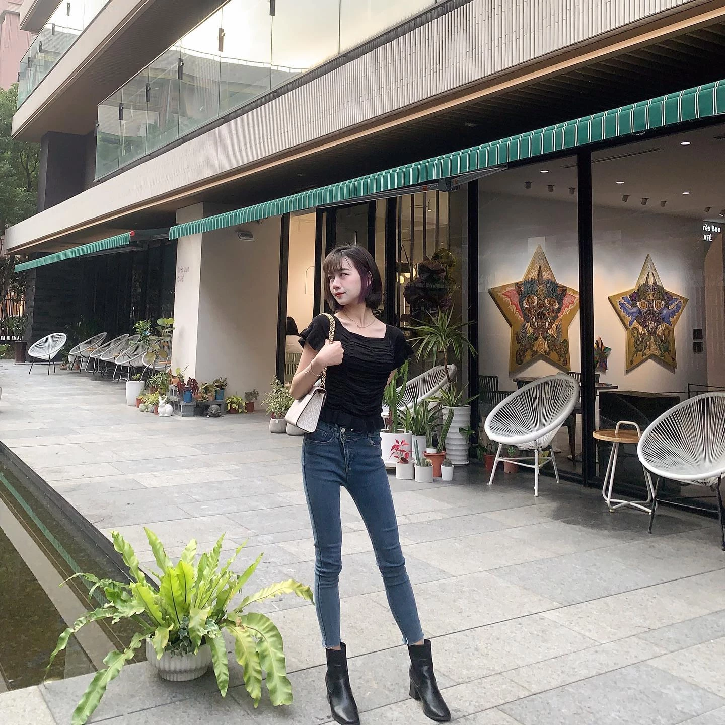 22208051.webp