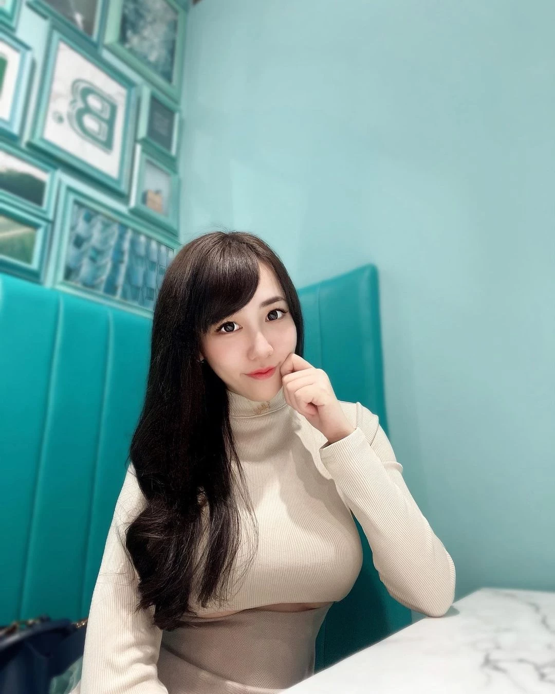 27421698.webp
