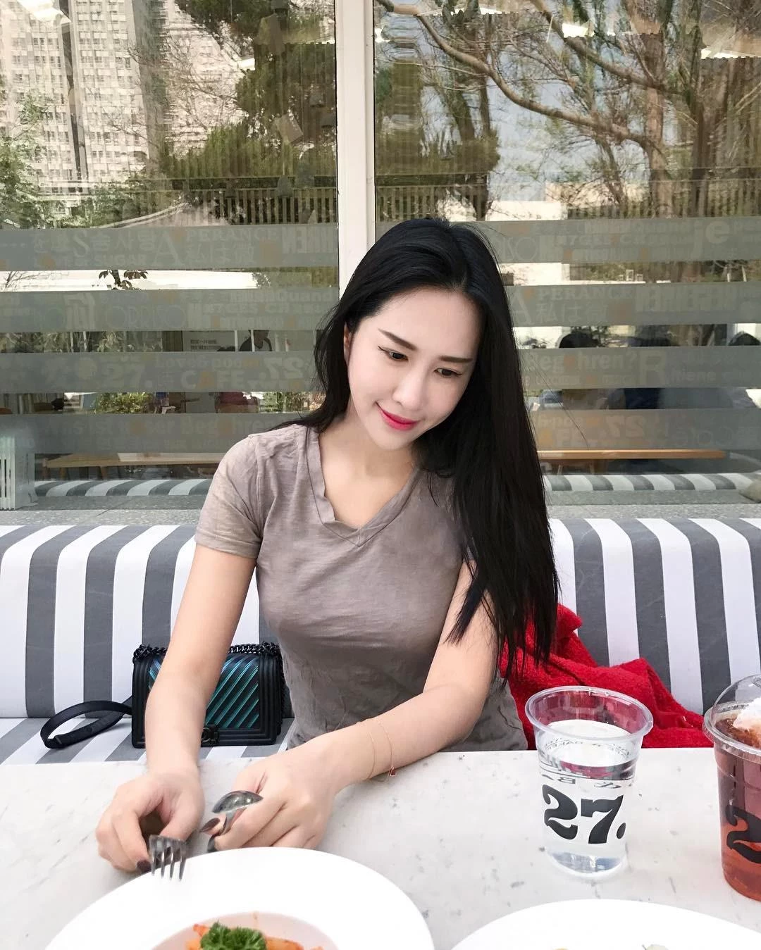 4250620.webp