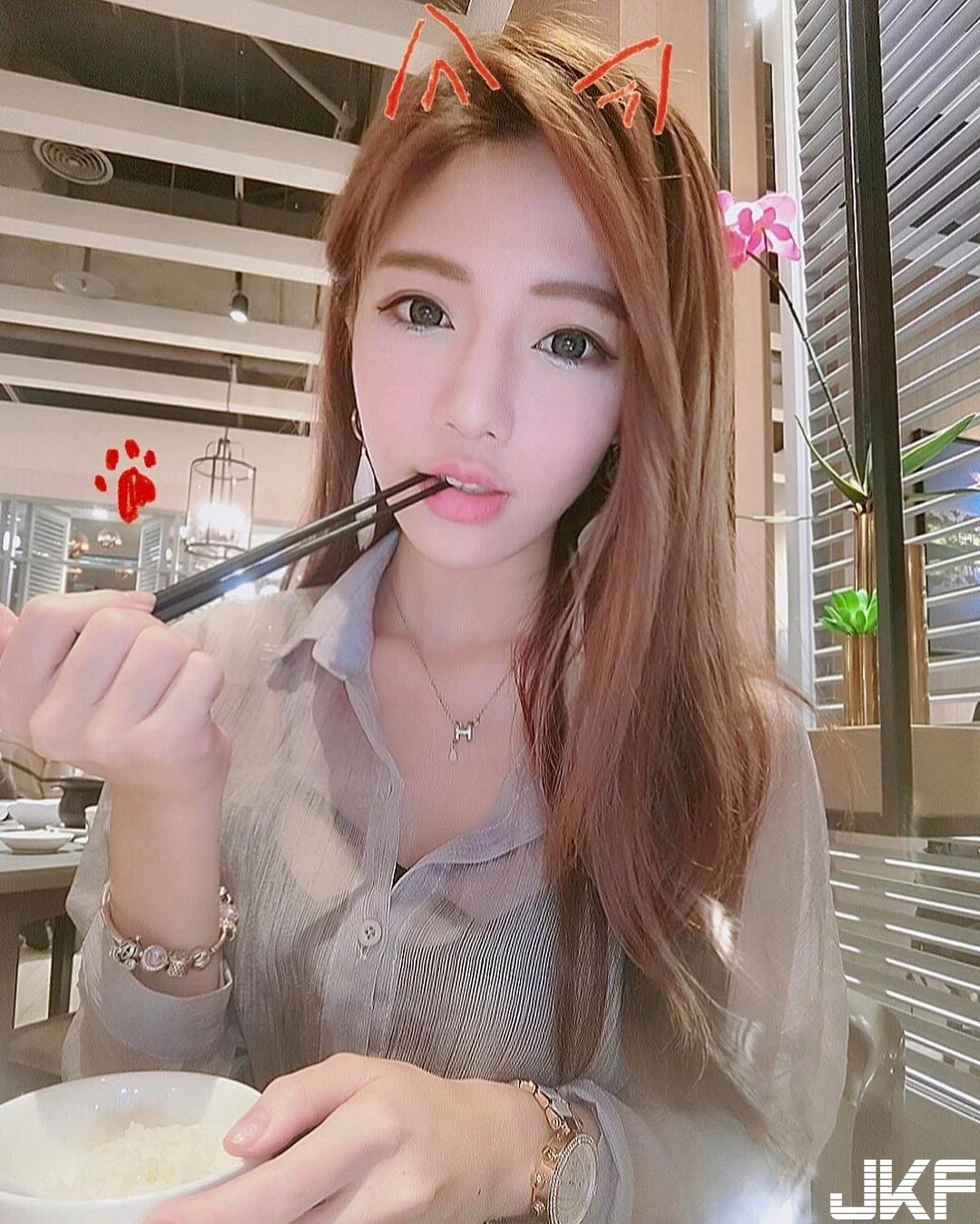 16801050.webp