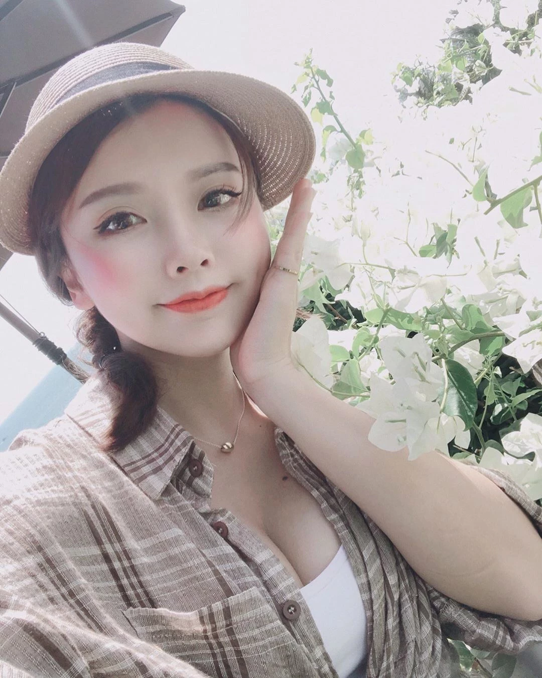 4103558.webp