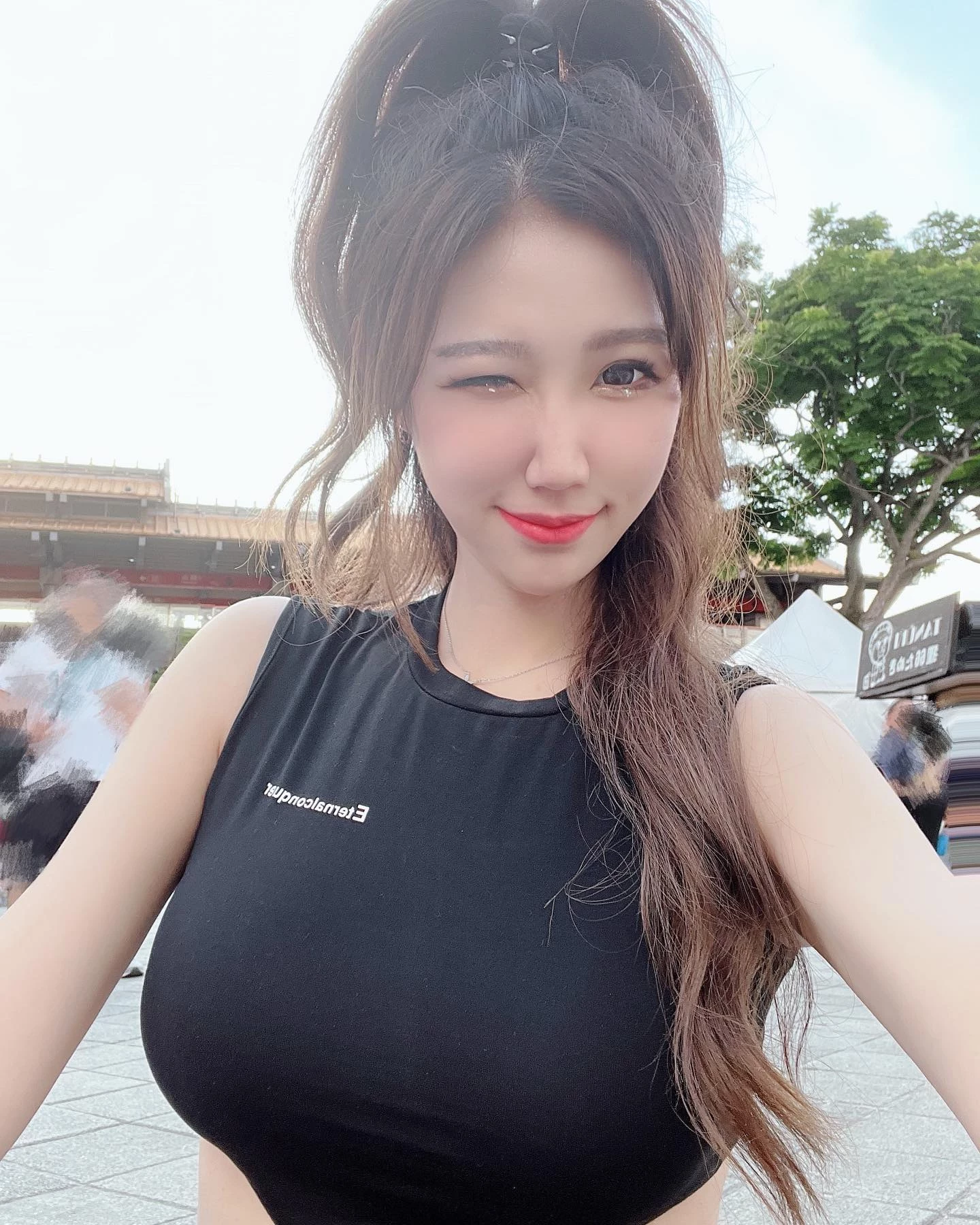 23502751.webp