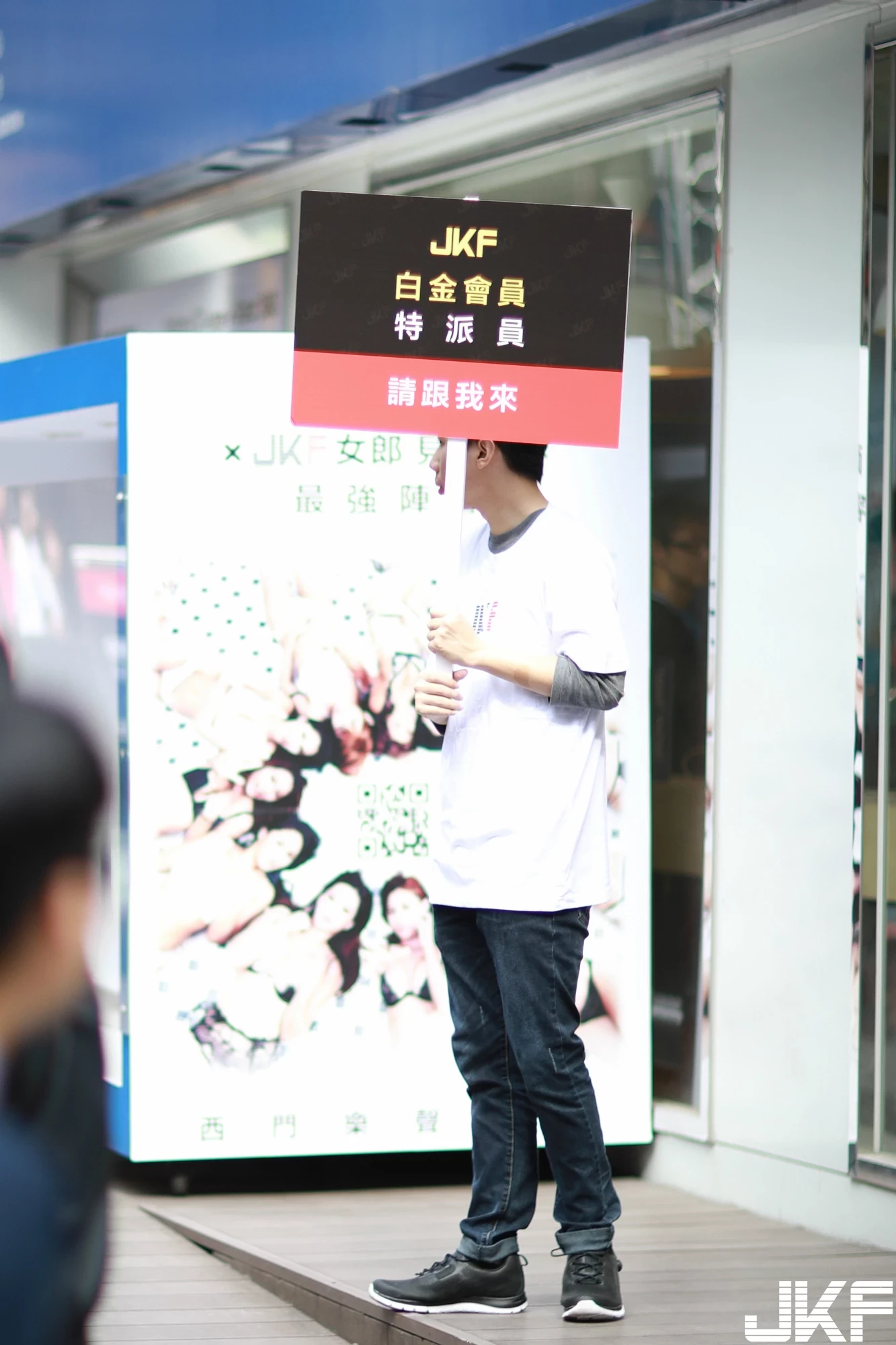 16837208.webp