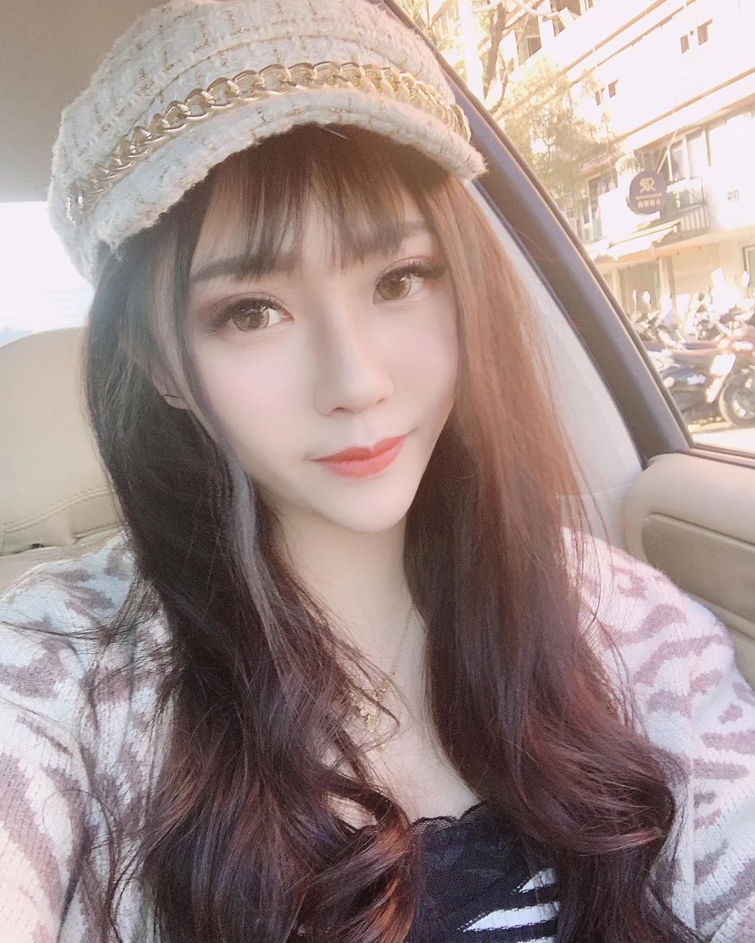 4111713.webp