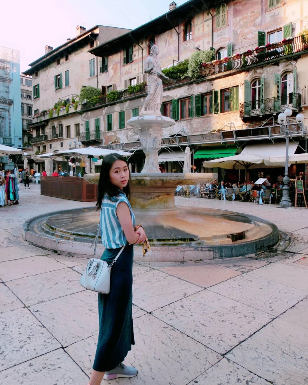 4111916.webp