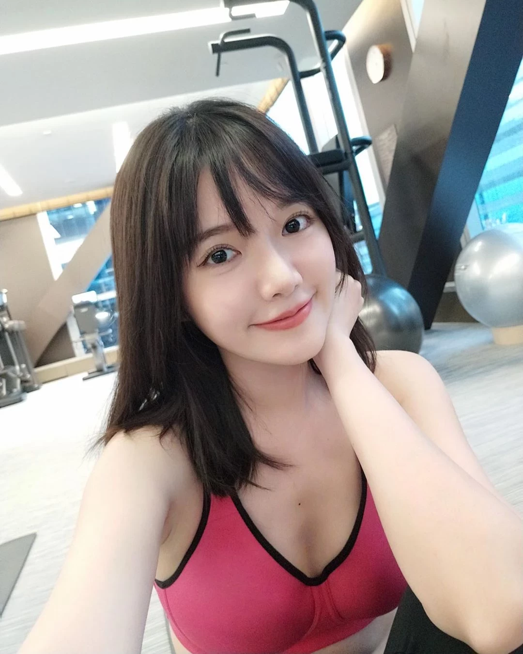4111600.webp