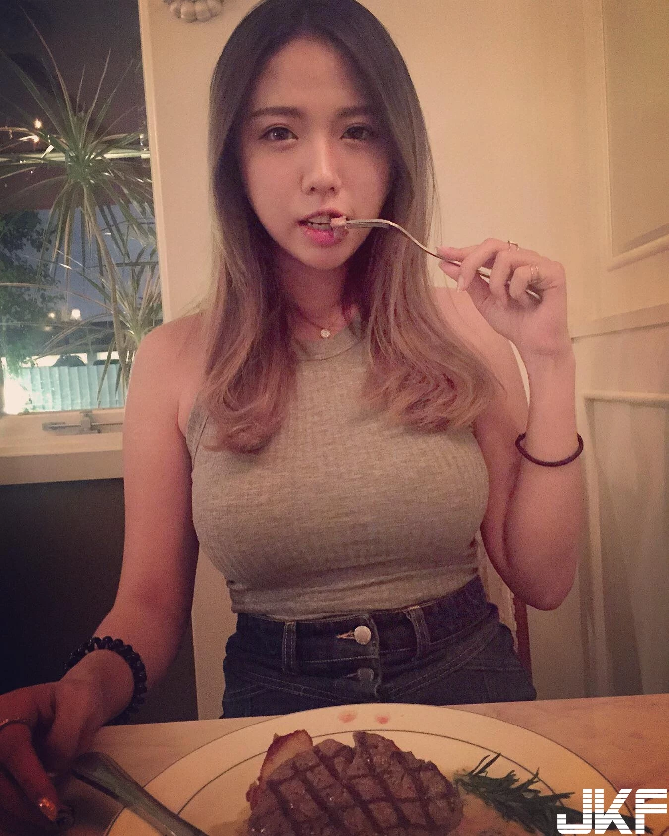 16810433.webp