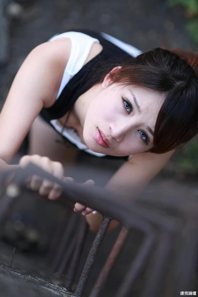 124925zin79v7sssee700u.webp
