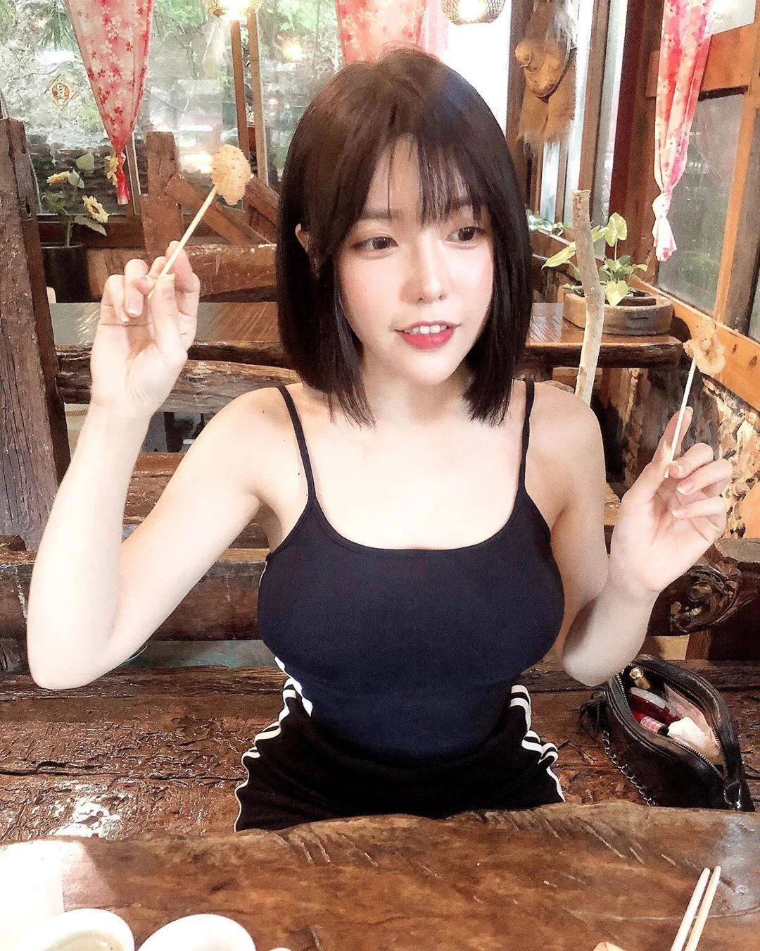 161530g499jb88zyohs4bs.webp