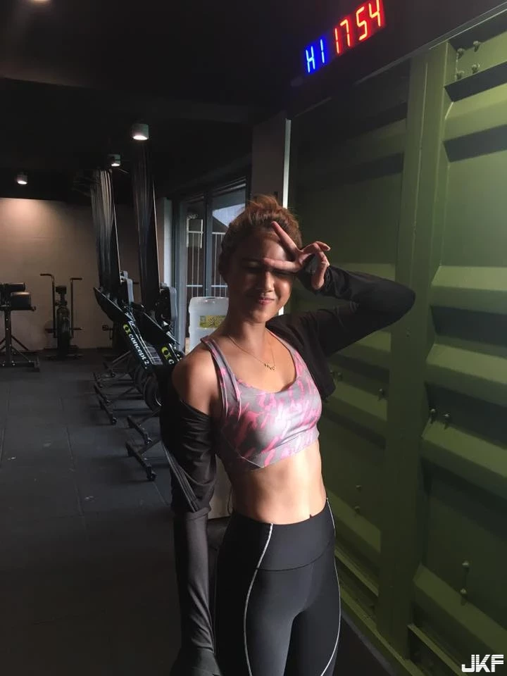 152343e182921cxe27amcz.webp
