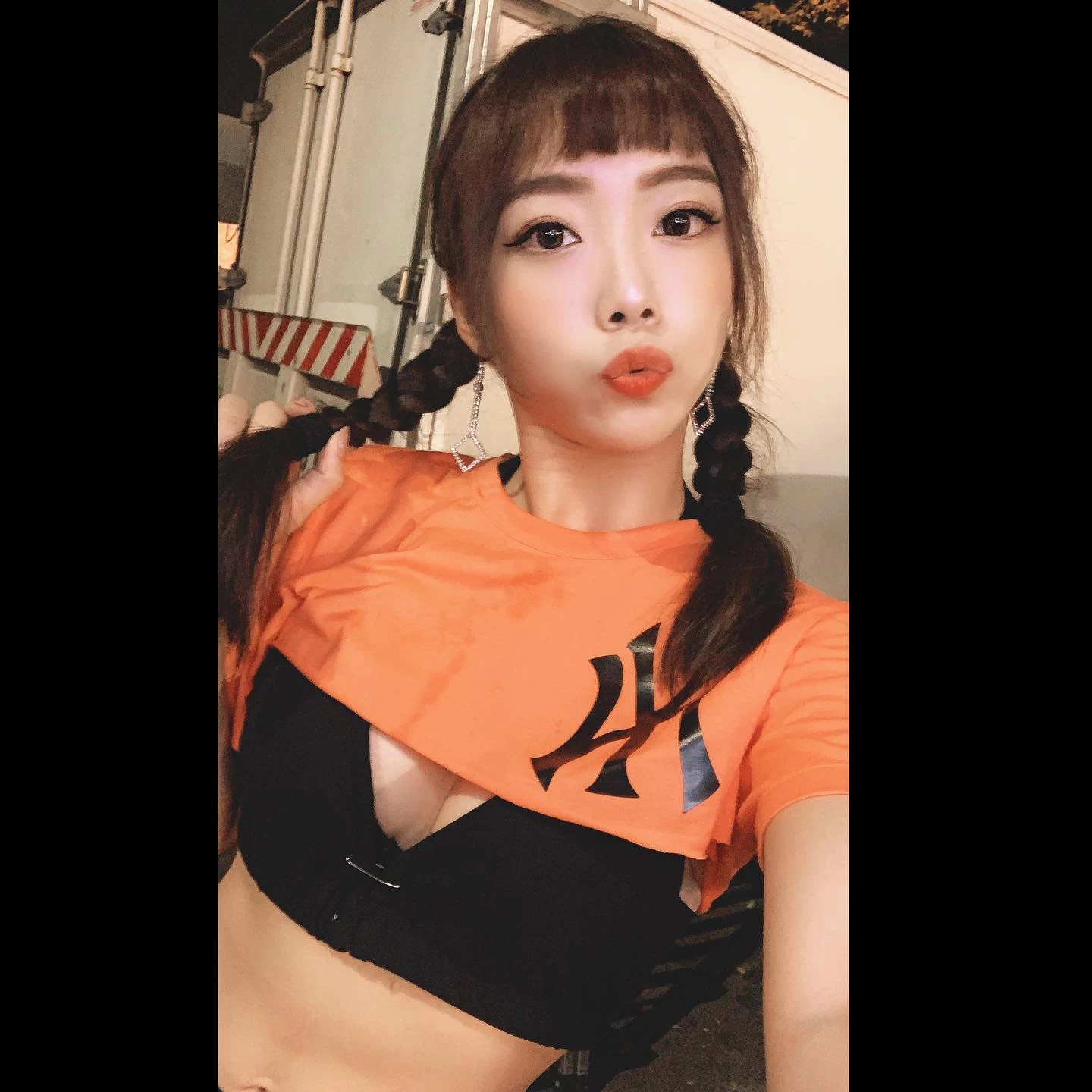 180946vu1gyy74fb880czb.webp