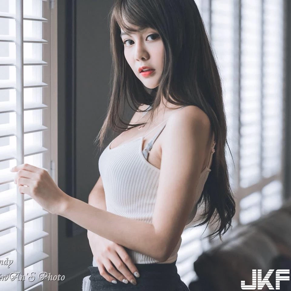 181443iwyyogownu44yge9.webp