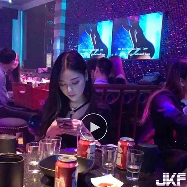 191744gq81dy3q7zd7q1ib.webp
