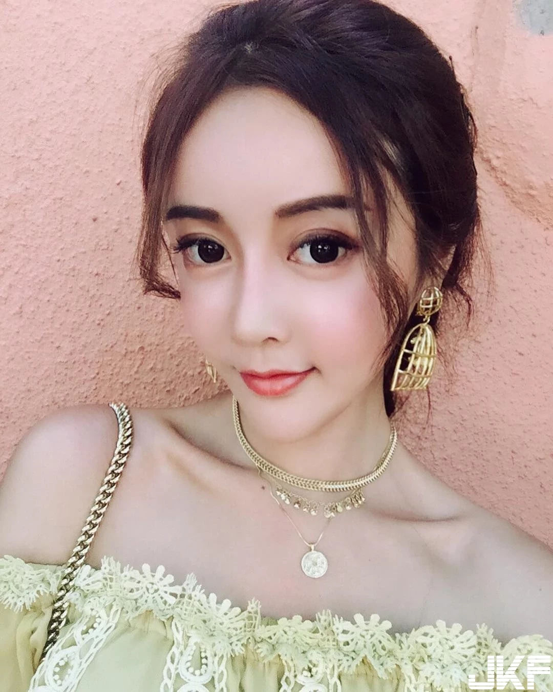 132801nd0zq2s772s0rr22.webp