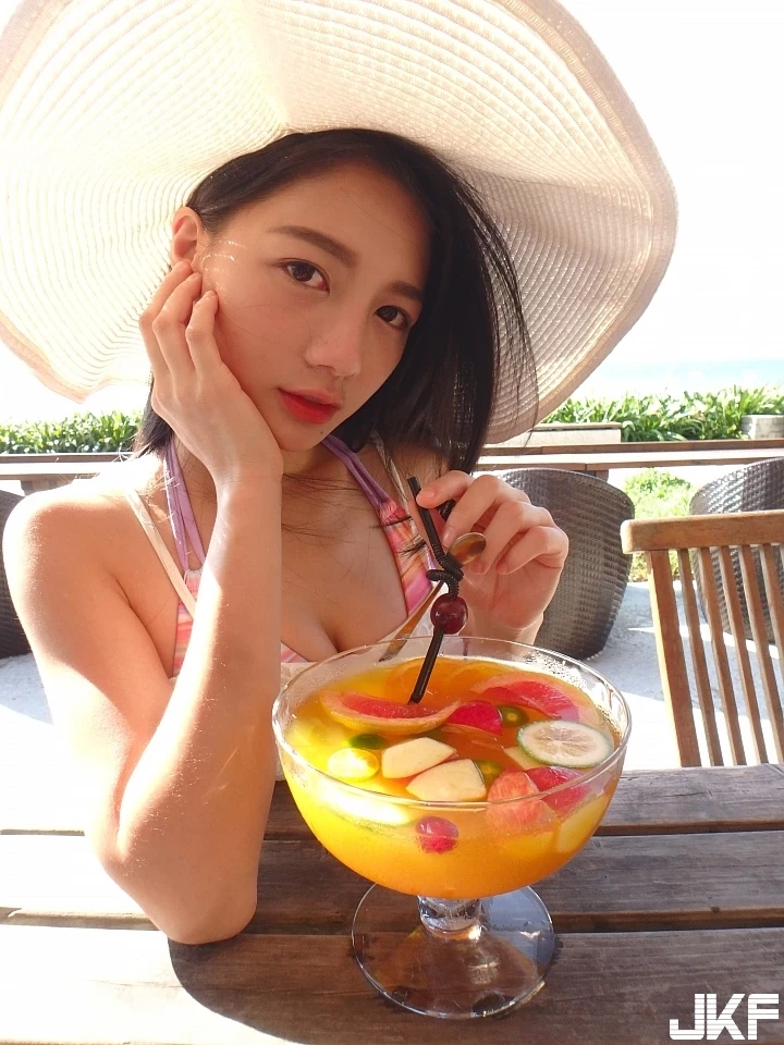162157vr4awuu21w58251f.webp
