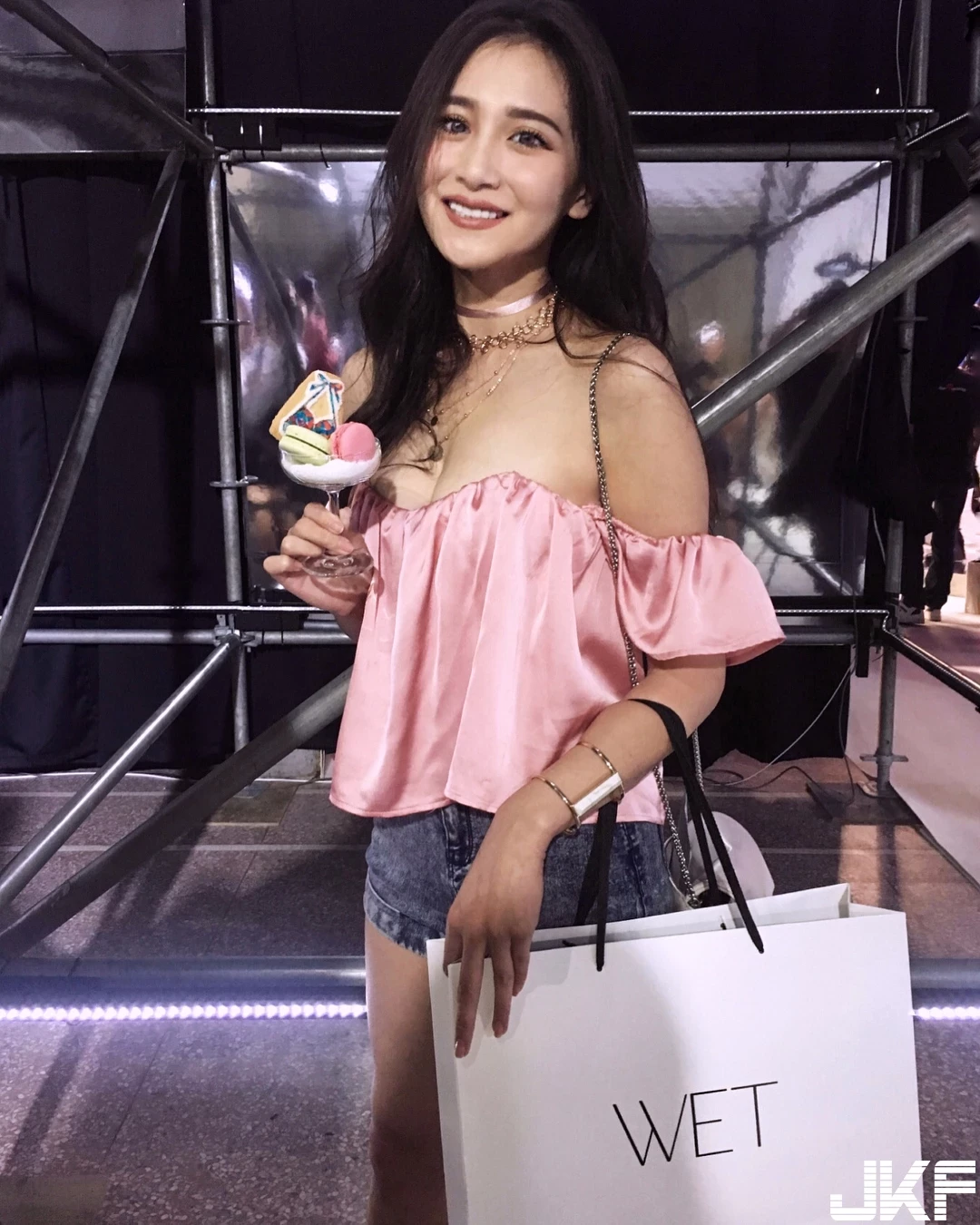 160542xzk44klly41hztth.webp