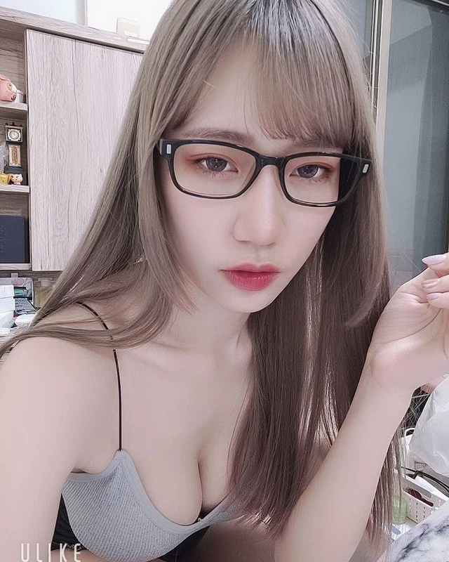 3870995.webp