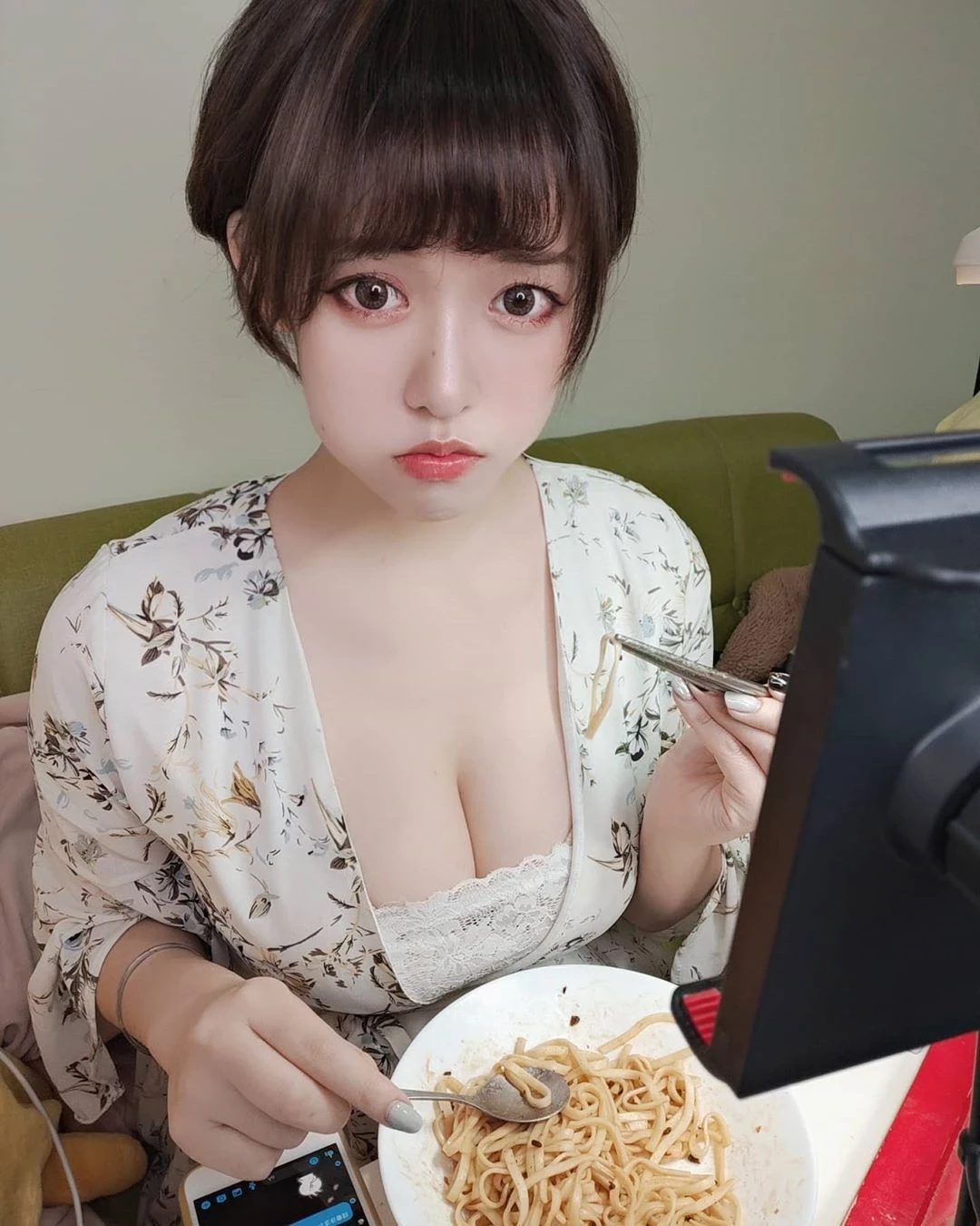 185632sog6vooomom33z6x.webp